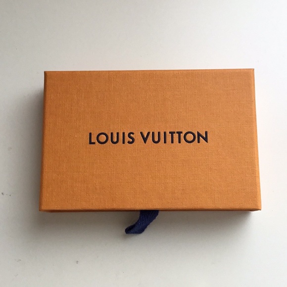 Selling this Louis Vuitton pouch!! - Picture 4 of 4